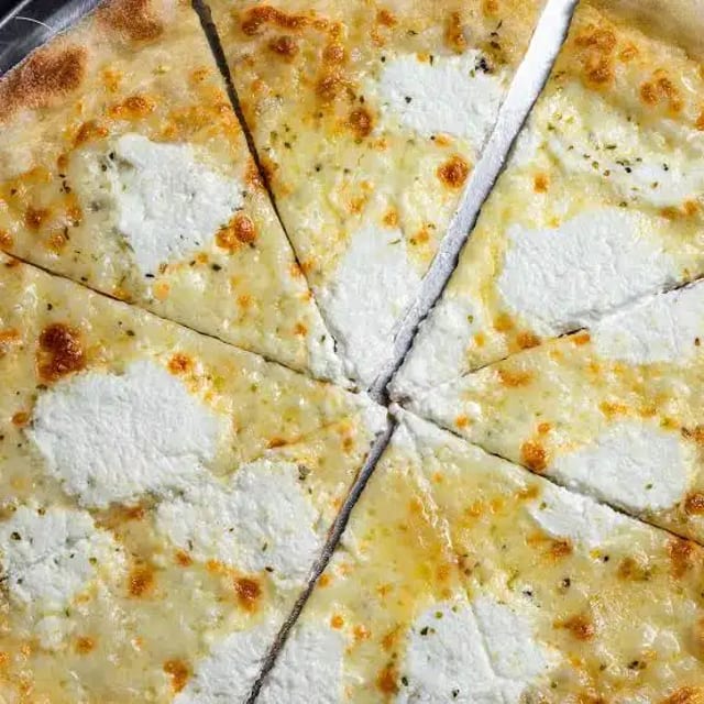 Quattro Formaggi Pizza.