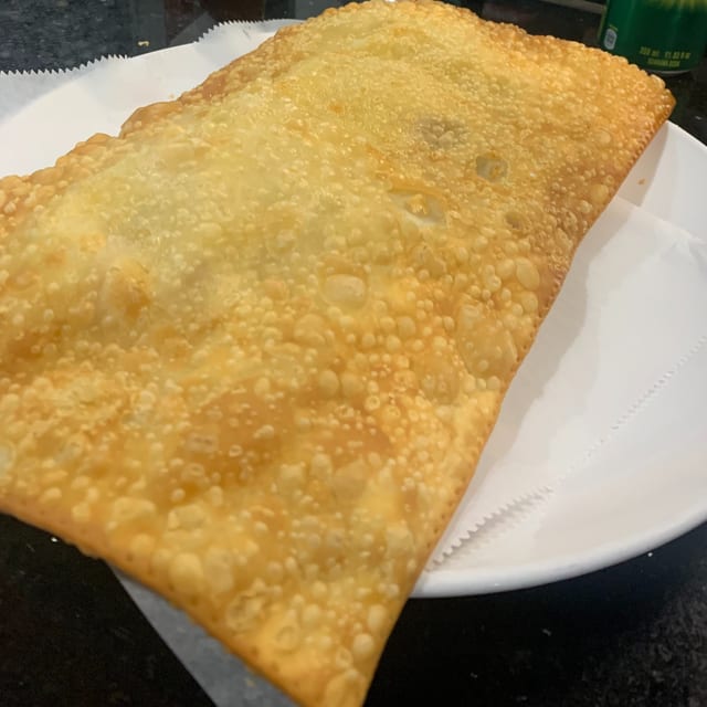 Pastel de 4 Queijos (Four Cheese Pastel).