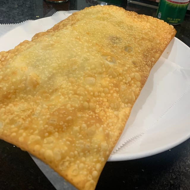 Pastel de 4 Queijos (Four Cheese Pastel).